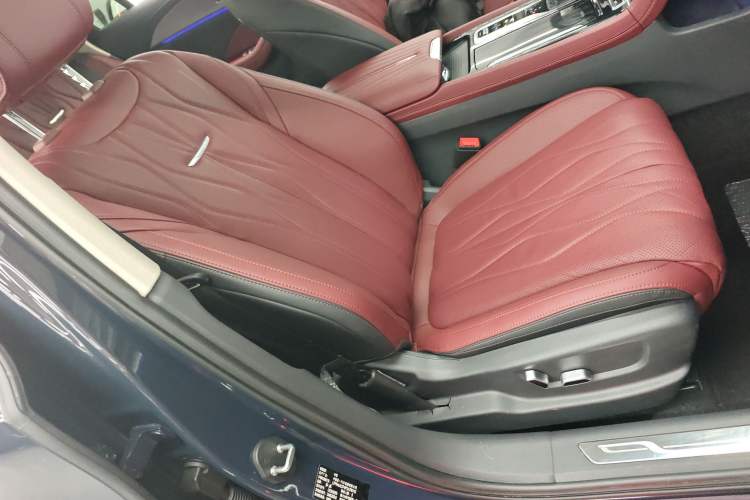 Used Hongqi H5 2024 2.0T Automatic Smart Connect Flagship Edition Right Front Seat