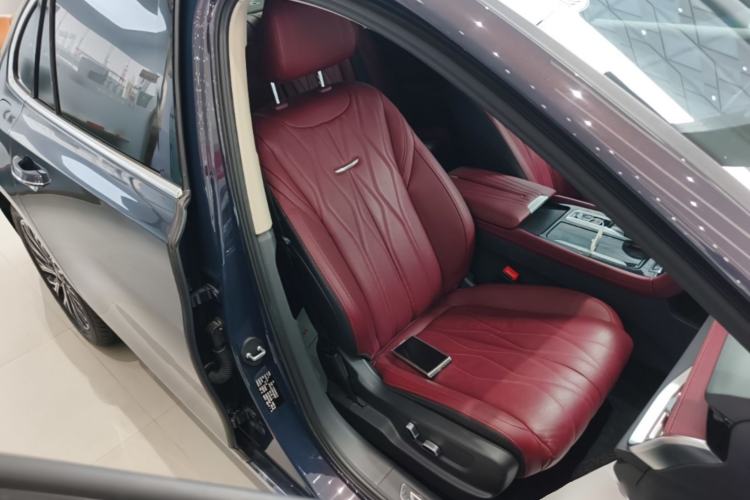 Used Hongqi H5 2024 2.0T Automatic Smart Connect Flagship Edition Right Front Seat
