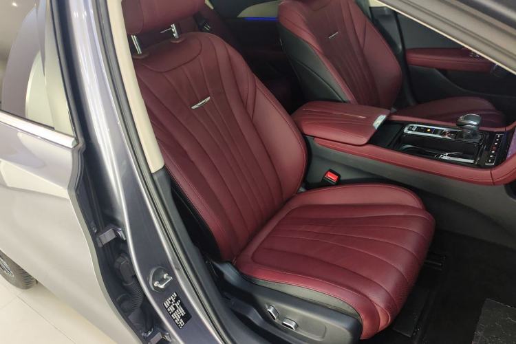 Used Hongqi H5 2024 2.0T Automatic Smart Connect Flagship Edition Right Front Seat