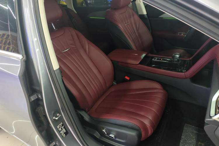 Used Hongqi H5 2024 2.0T Automatic Smart Connect Flagship Edition Right Front Seat