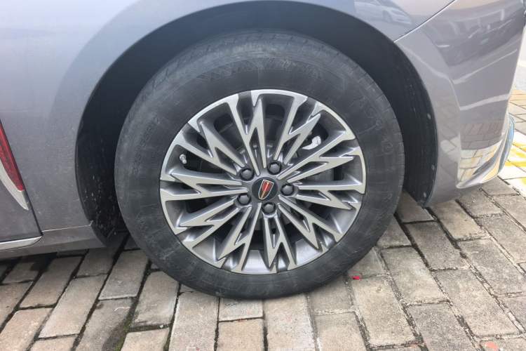Used Hongqi H5 2024 2.0T Automatic Smart Connect Flagship Edition Right Front Wheel Hub
