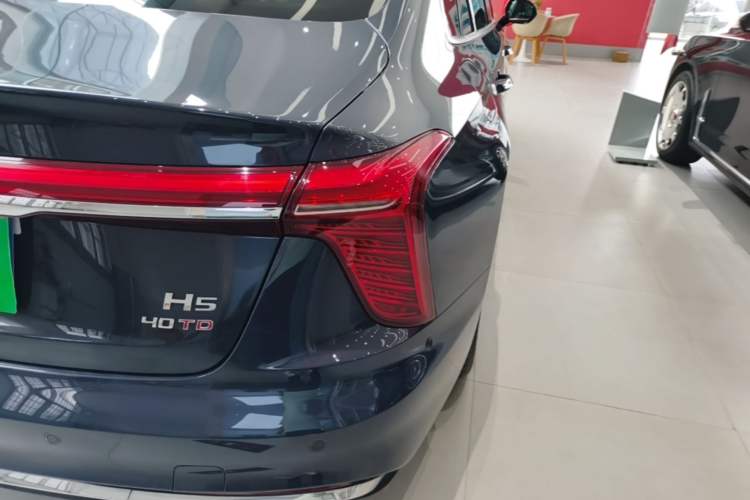 Used Hongqi H5 2024 2.0T Automatic Smart Connect Flagship Edition Right Rear Taillight