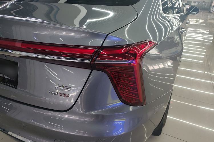 Used Hongqi H5 2024 2.0T Automatic Smart Connect Flagship Edition Right Rear Taillight