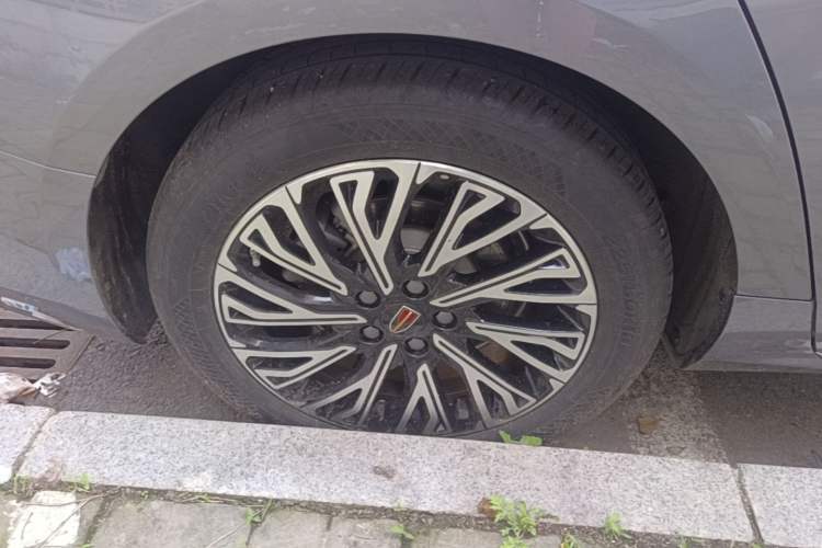 Used Hongqi H5 2024 2.0T Automatic Smart Connect Flagship Edition Right Rear Wheel Hub