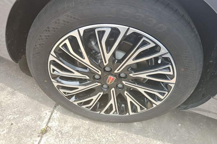 Used Hongqi H5 2024 2.0T Automatic Smart Connect Flagship Edition Right Rear Wheel Hub