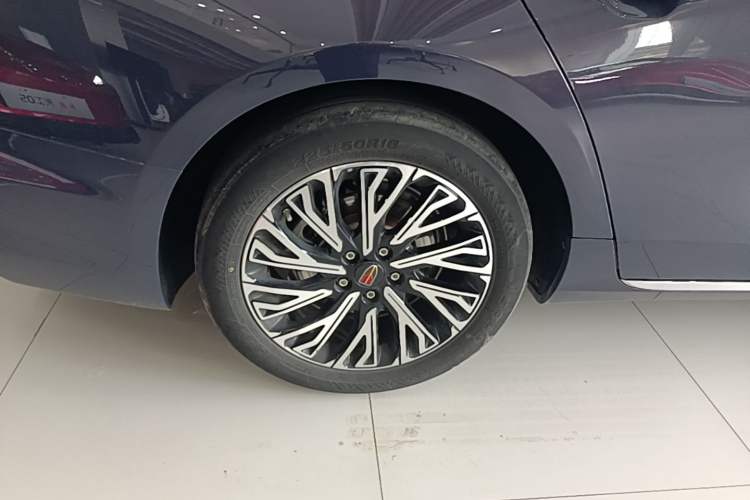 Used Hongqi H5 2024 2.0T Automatic Smart Connect Flagship Edition Right Rear Wheel Hub