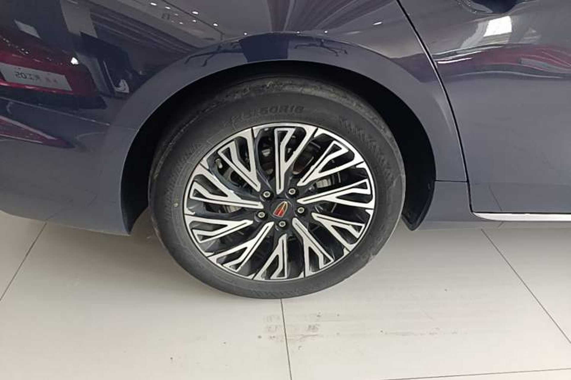 Used Hongqi H5 2024 2.0T Automatic Smart Connect Flagship Edition Right Rear Wheel Hub