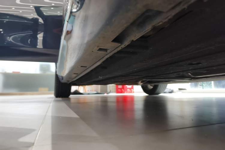 Used Hongqi H5 2024 2.0T Automatic Smart Connect Flagship Edition Right Side Sill