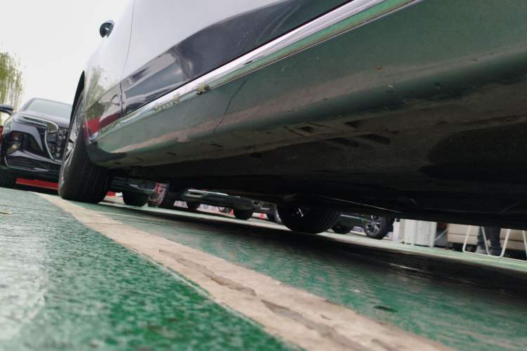 Used Hongqi H5 2024 2.0T Automatic Smart Connect Flagship Edition Right Side Sill