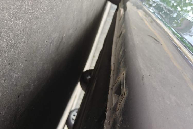 Used Hongqi H5 2024 2.0T Automatic Smart Connect Flagship Edition Right Side Sill