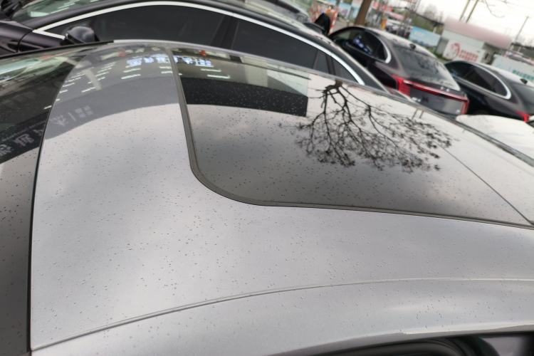 Used Hongqi H5 2024 2.0T Automatic Smart Connect Flagship Edition Roof