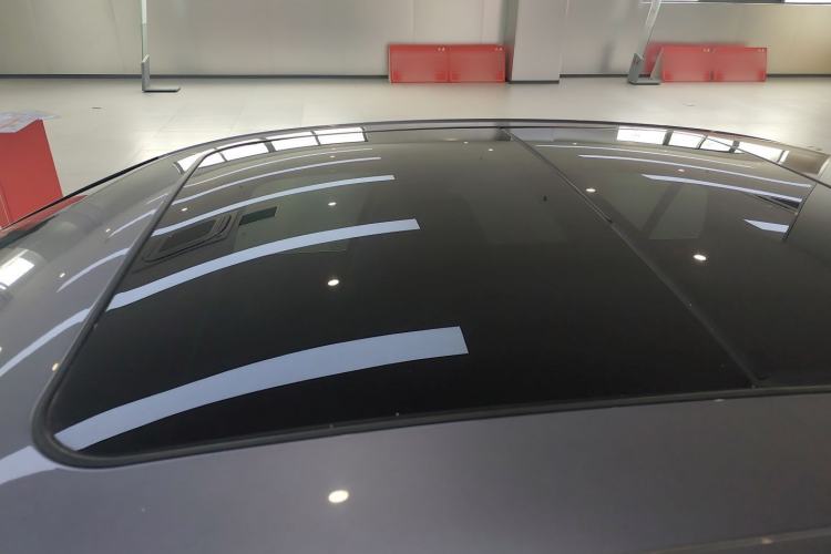 Used Hongqi H5 2024 2.0T Automatic Smart Connect Flagship Edition Roof