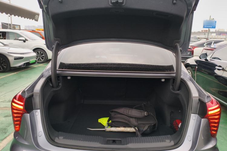 Used Hongqi H5 2024 2.0T Automatic Smart Connect Flagship Edition Trunk