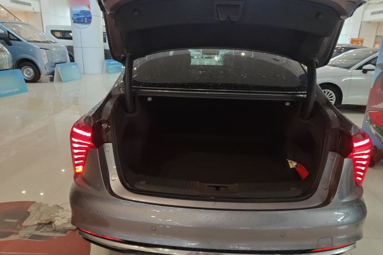 Used Hongqi H5 2024 1.5T HEV Smart Connect Flagship Edition Trunk