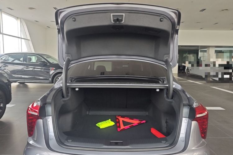 Used Hongqi H5 2024 2.0T Automatic Smart Connect Flagship Edition Trunk