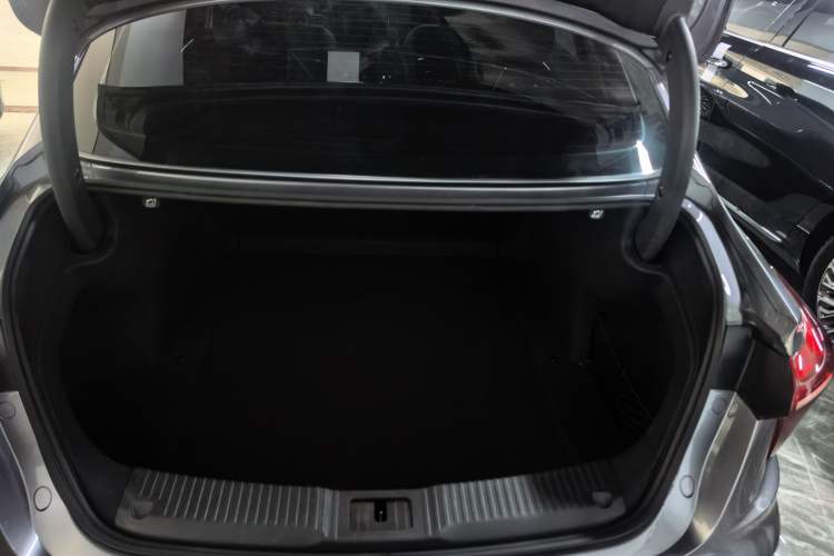 Used Hongqi H5 2024 1.5T DCT Smart Connect Flagship Edition Trunk
