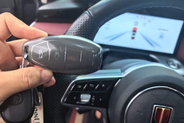 Used Hongqi H5 2024 2.0T Automatic Smart Connect Flagship Edition Vehicle Key