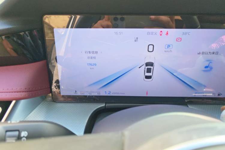 Used Hongqi H5 2024 2.0T Automatic Smart Connect Flagship Edition Odometer Close Up