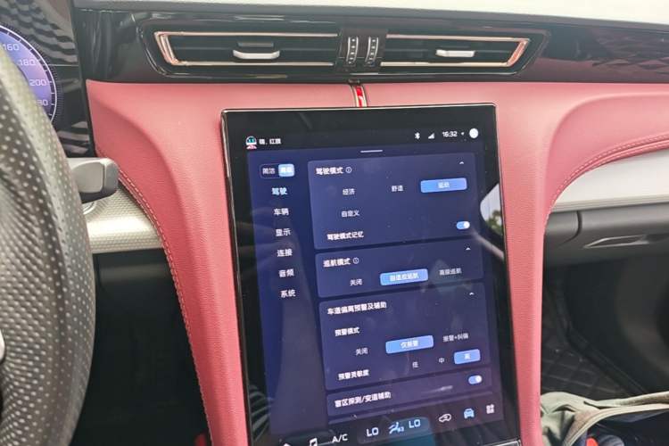 Used Hongqi H5 2024 2.0T Automatic Smart Connect Flagship Edition Audio And AC Panel