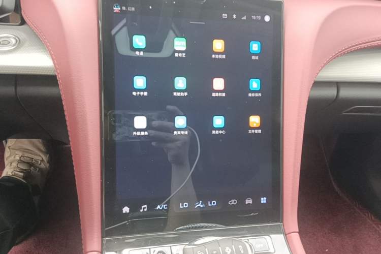 Used Hongqi H5 2024 2.0T Automatic Smart Connect Flagship Edition Audio And AC Panel