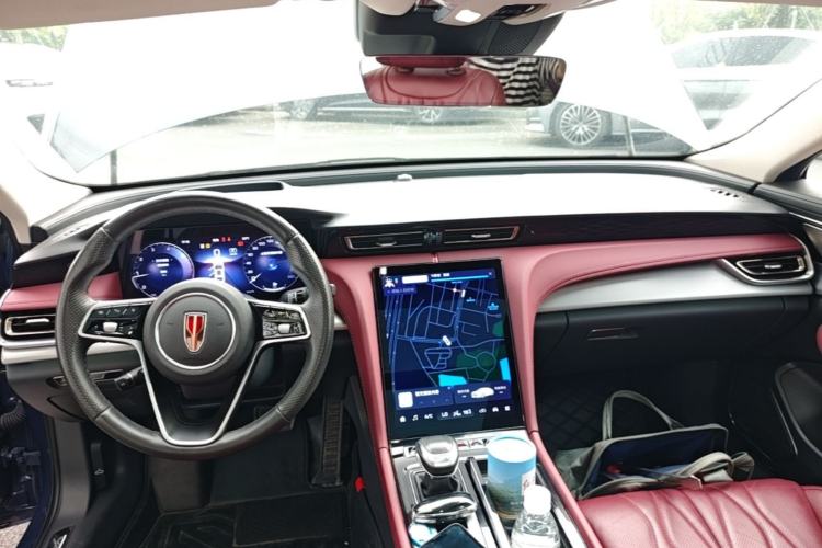 Used Hongqi H5 2024 2.0T Automatic Smart Connect Flagship Edition Center Console