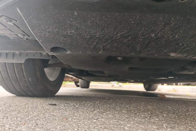 Used Hongqi H5 2024 2.0T Automatic Smart Connect Flagship Edition Chassis Front Right