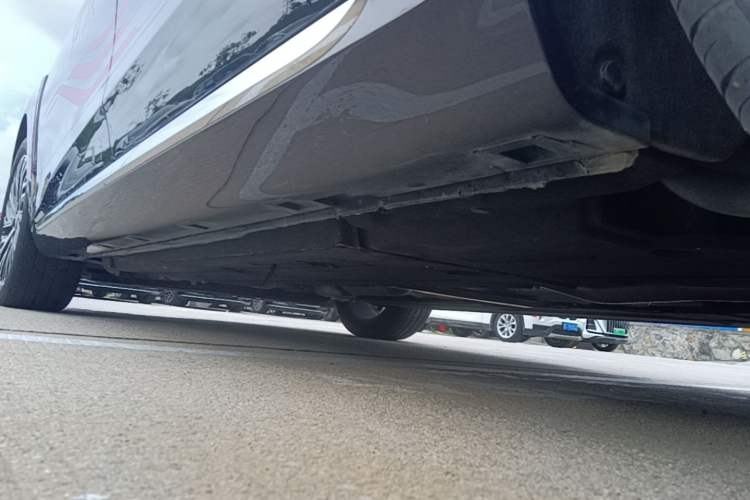 Used Hongqi H5 2024 2.0T Automatic Smart Connect Flagship Edition Chassis Rear Left