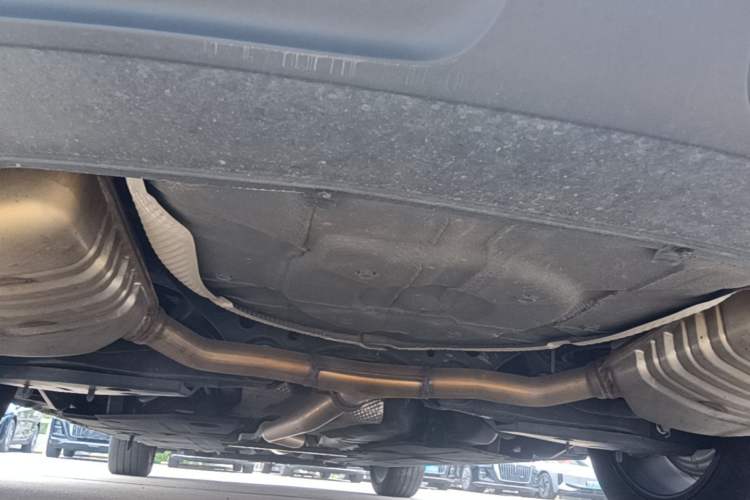 Used Hongqi H5 2024 2.0T Automatic Smart Connect Flagship Edition Chassis Rear