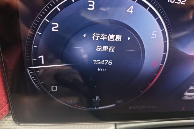 Used Hongqi H5 2024 2.0T Automatic Smart Connect Flagship Edition Odometer Close Up