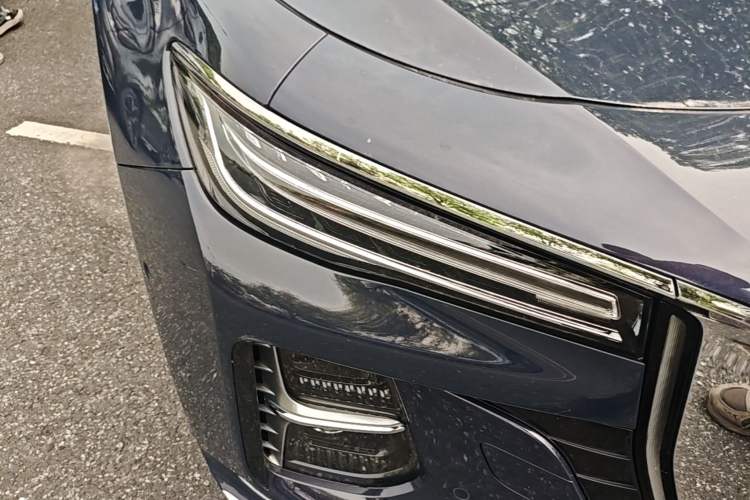 Used Hongqi H5 2024 2.0T Automatic Smart Connect Flagship Edition Right Front Headlight