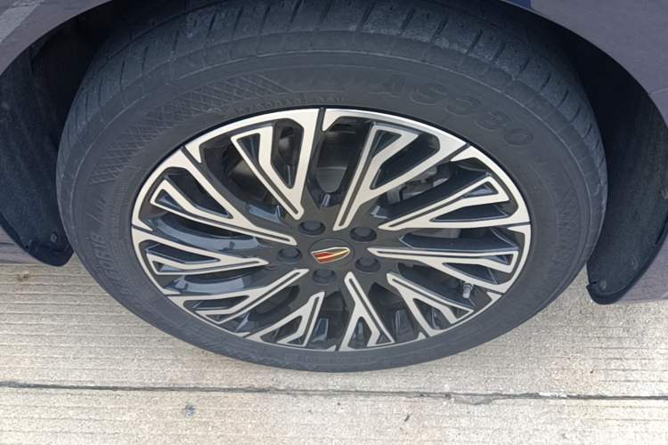 Used Hongqi H5 2024 2.0T Automatic Smart Connect Flagship Edition Right Front Wheel Hub