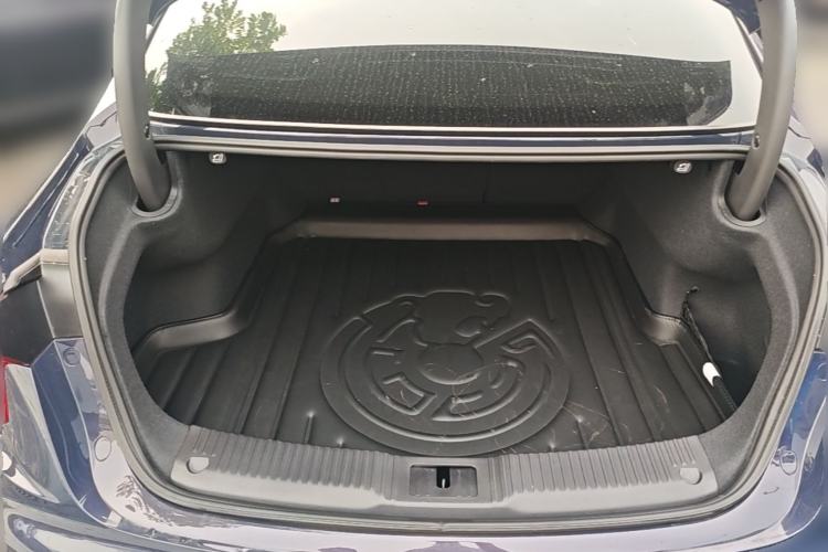 Used Hongqi H5 2024 2.0T Automatic Smart Connect Flagship Edition Trunk