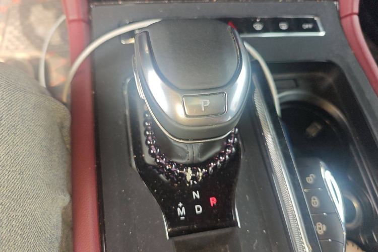 Used Hongqi H5 2024 2.0T Automatic Smart Connect Flagship Edition Gear Lever