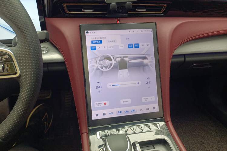 Used Hongqi H5 2024 2.0T Automatic Smart Connect Flagship Edition Audio And AC Panel