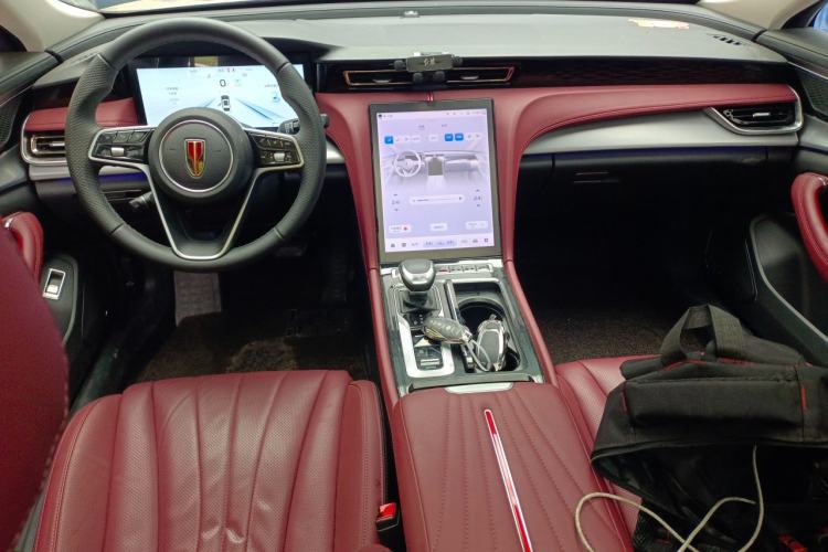 Used Hongqi H5 2024 2.0T Automatic Smart Connect Flagship Edition Center Console