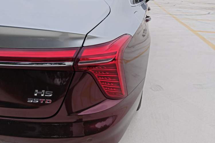Used Hongqi H5 2024 1.5T DCT Smart Connect Flagship Edition Exterior 3