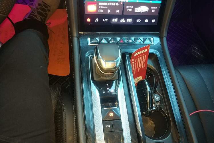 Used Hongqi H5 2024 1.5T DCT Smart Connect Flagship Edition Gear Lever