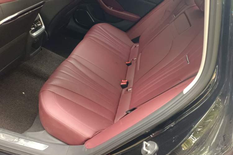 Used Hongqi H5 2024 2.0T Automatic Smart Connect Flagship Edition Left Rear Seat