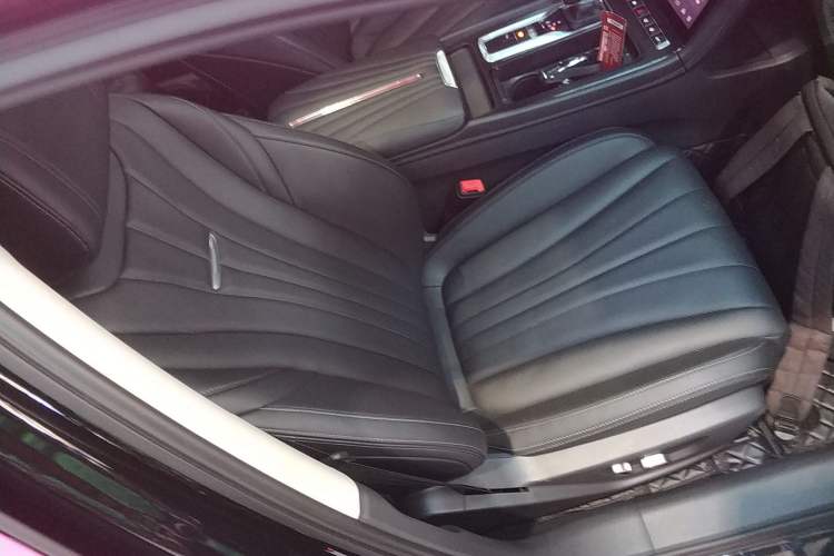 Used Hongqi H5 2024 1.5T DCT Smart Connect Flagship Edition Right Front Seat