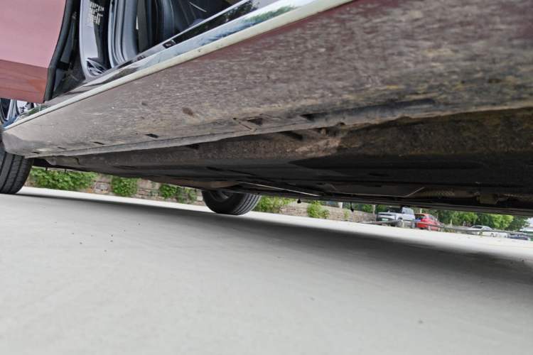 Used Hongqi H5 2024 1.5T DCT Smart Connect Flagship Edition Right Side Sill
