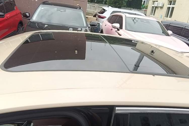 Used Hongqi H5 2024 1.5T DCT Smart Connect Flagship Edition Roof