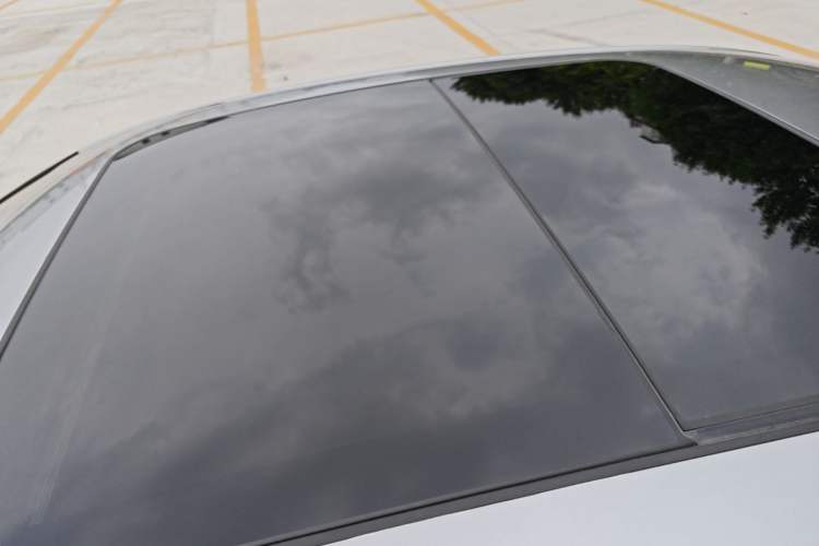 Used Hongqi H5 2024 1.5T DCT Smart Connect Flagship Edition Roof