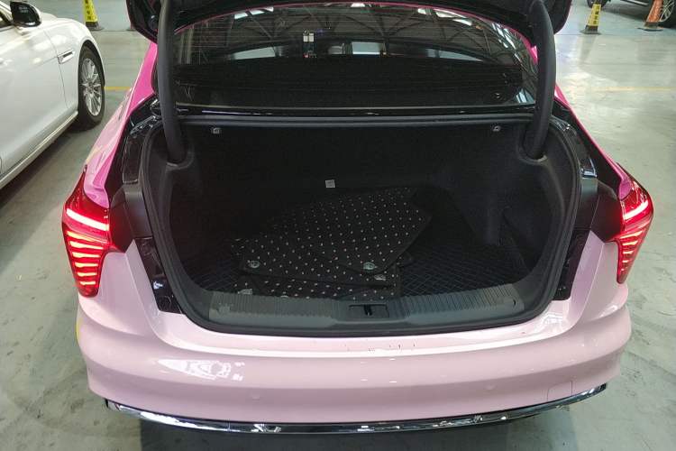 Used Hongqi H5 2024 1.5T DCT Smart Connect Flagship Edition Trunk