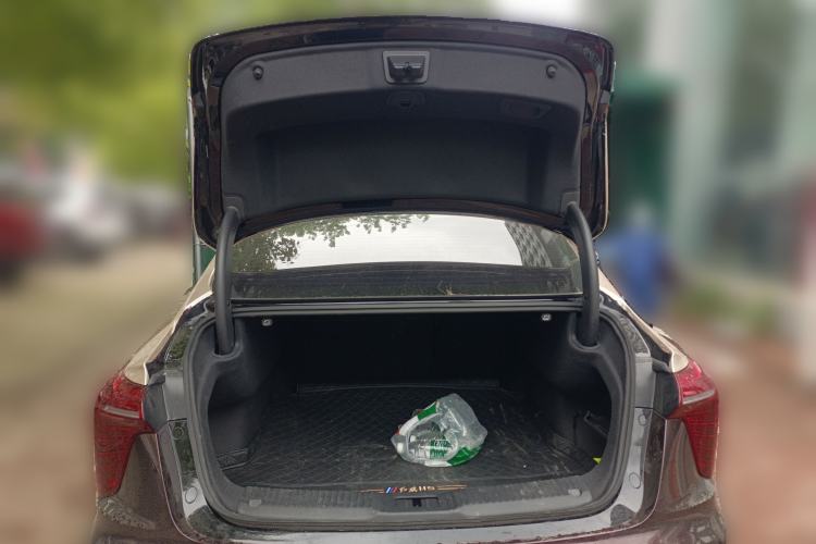 Used Hongqi H5 2024 2.0T Automatic Smart Connect Flagship Edition Trunk