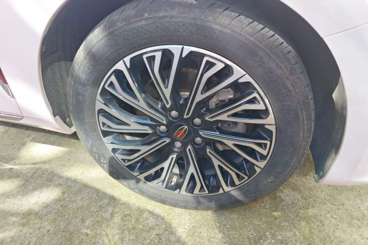 Used Hongqi H5 2024 2.0T Automatic Smart Connect Flagship Edition Right Front Wheel Hub