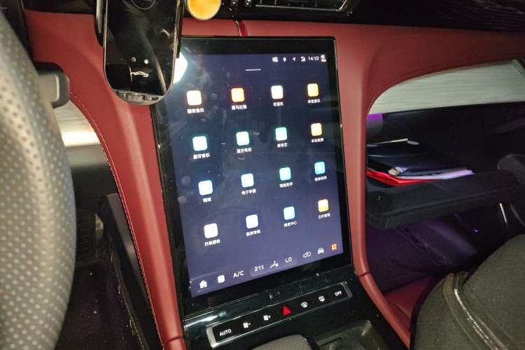 Used Hongqi H5 2024 2.0T Automatic Smart Connect Flagship Edition Audio And AC Panel