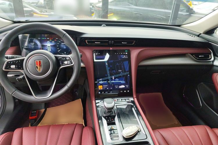 Used Hongqi H5 2024 2.0T Automatic Smart Connect Flagship Edition Center Console