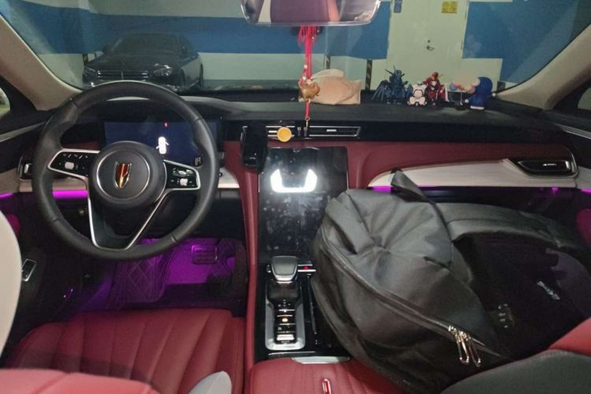 Used Hongqi H5 2024 2.0T Automatic Smart Connect Flagship Edition Center Console