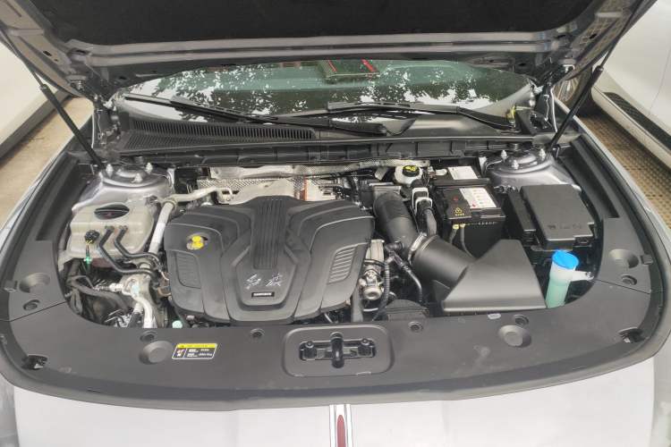 Used Hongqi H5 2024 2.0T Automatic Smart Connect Flagship Edition Engine Bay