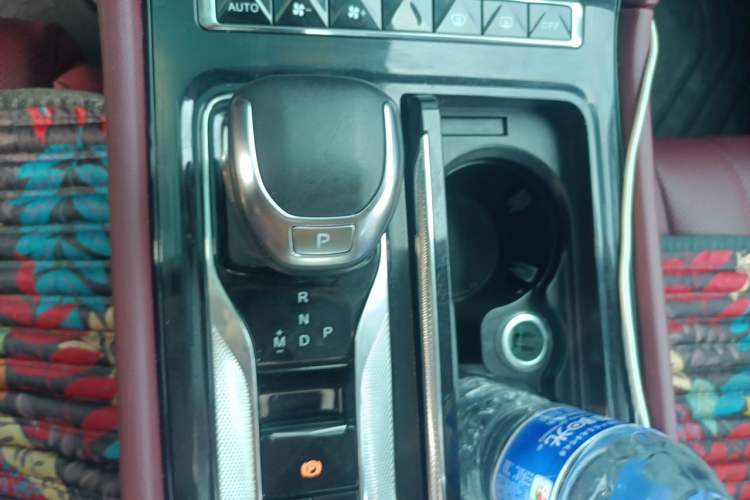 Used Hongqi H5 2024 1.5T DCT Smart Connect Flagship Edition Gear Lever